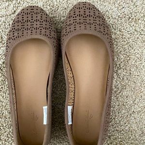 LIKE NEW universal threads flats